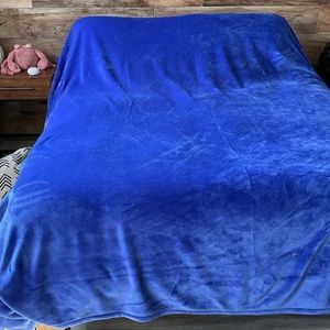 Kate Spade Fleece Throw Blanket Royal Blue King Size Bed